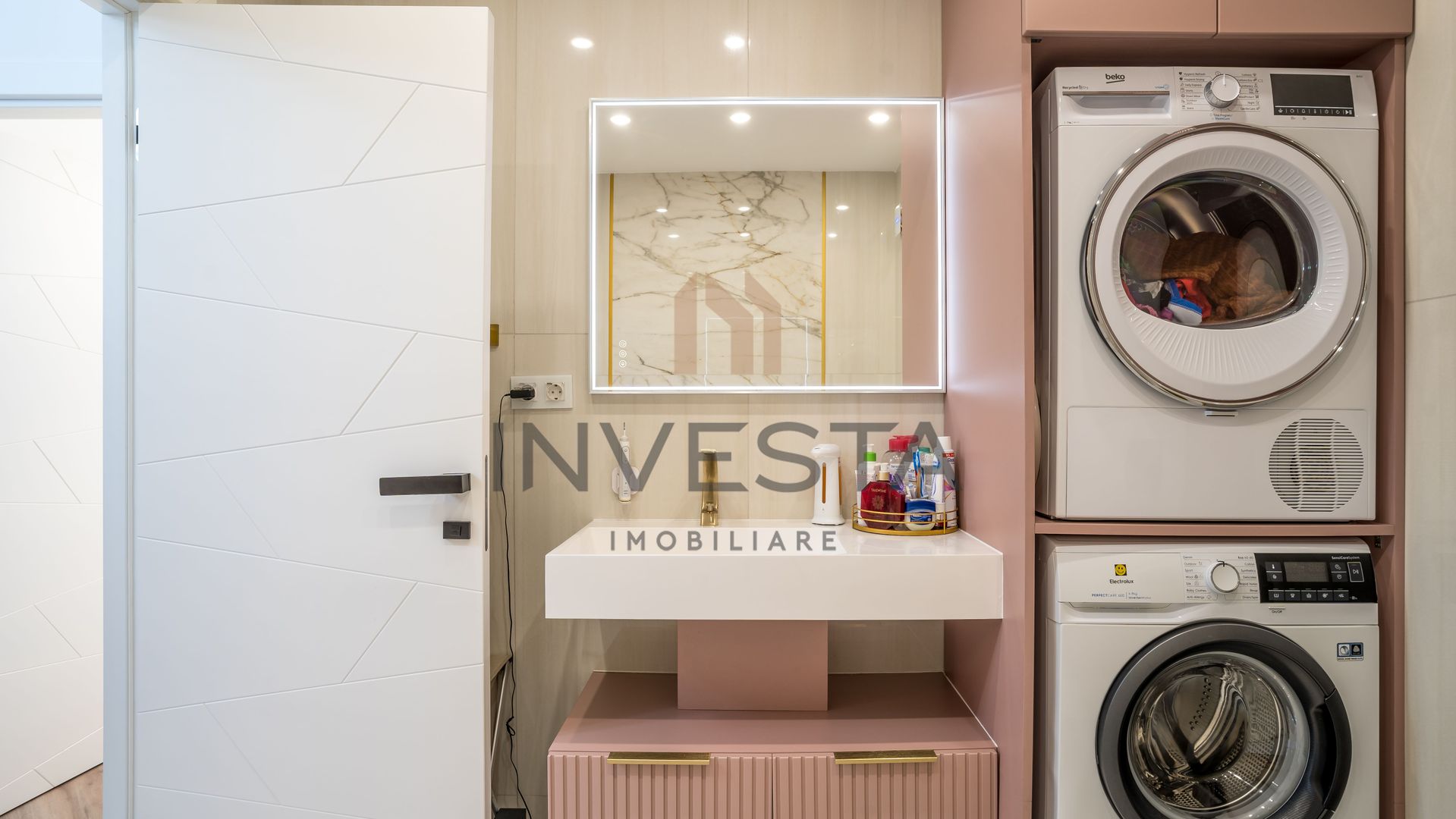 Apartament lux zona FSEGA! S-a investit in amenajare peste 80000 euro! - Poză 12