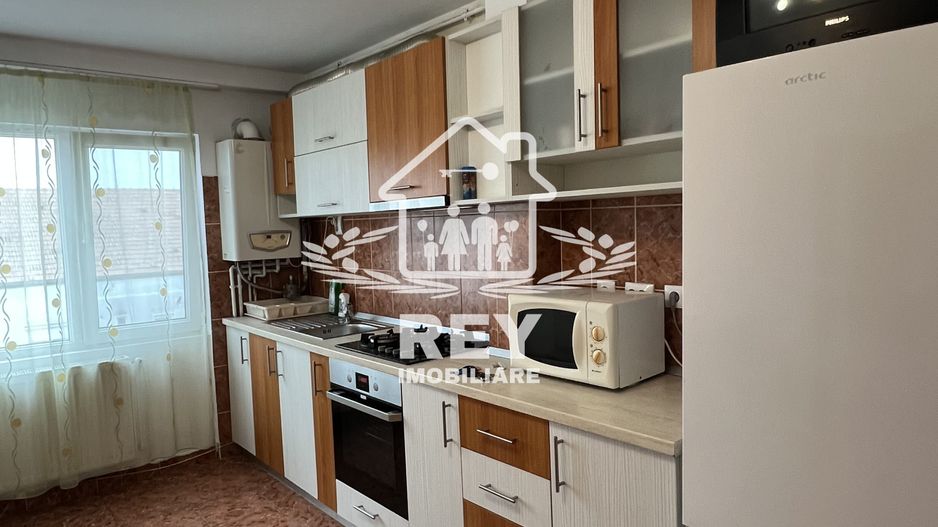 Apartament 3 camere nedecomandat ,bucătărie separată, Stefan cel Mare - Poză 4