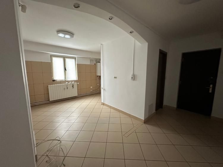 Vanzare 3 Camere Burebista - Alba Iulia, Bloc Monolit, Centrală Proprie - Poză 1