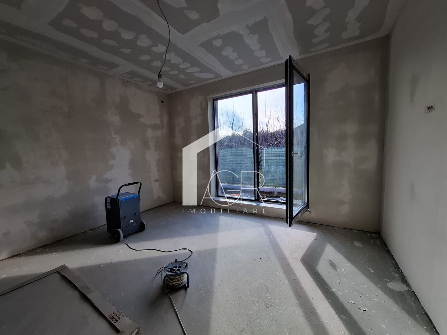 Casa cu 4 camere de vanzare, Bucov, Mica Roma - Poză 12