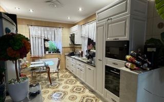 Casa de vanzare P+1, 4 Garaje, Vetis - Poză 9