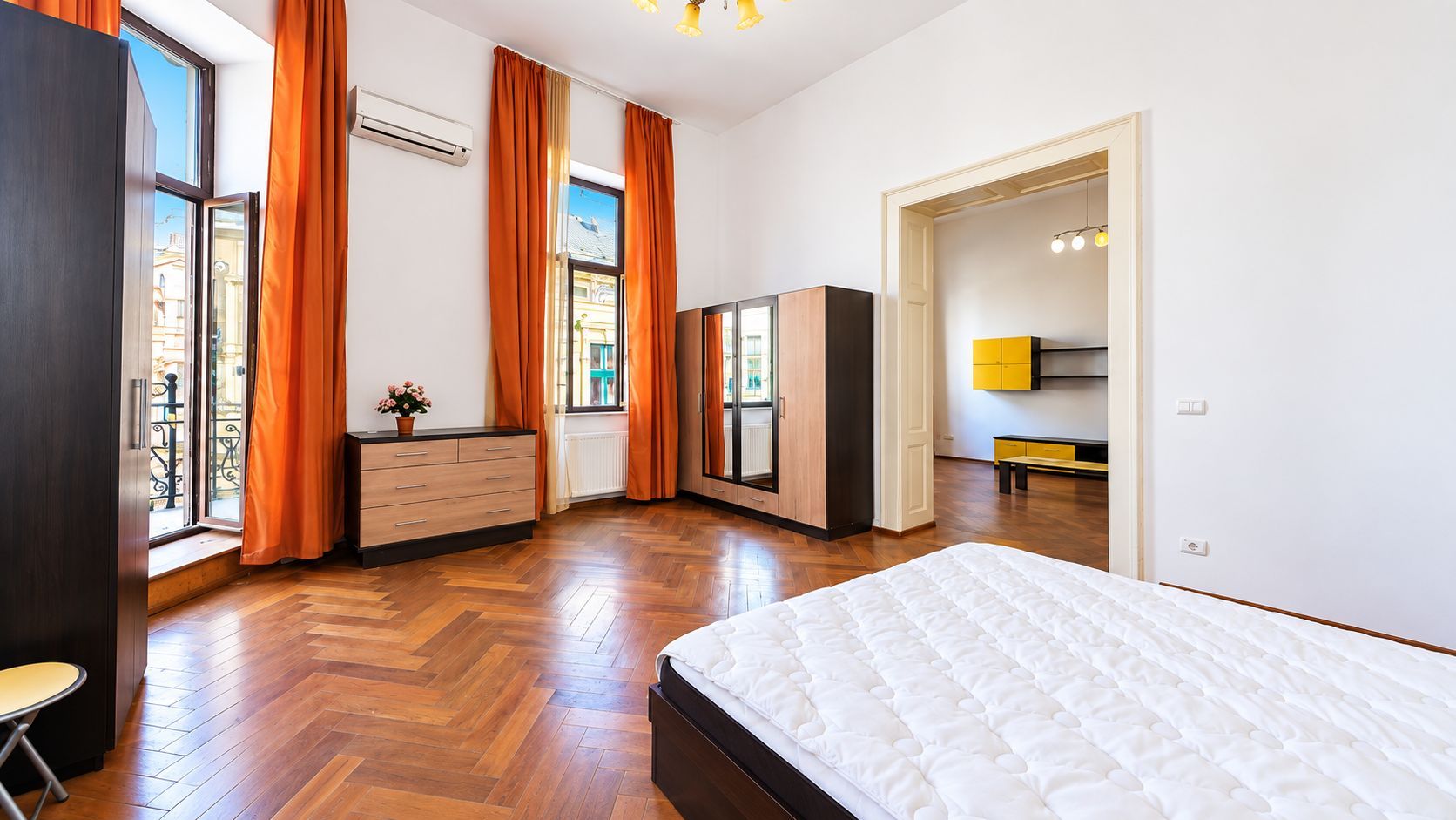 De vânzare/ închiriat Apartament istoric, 2 camere, Central Arad - Poză 8