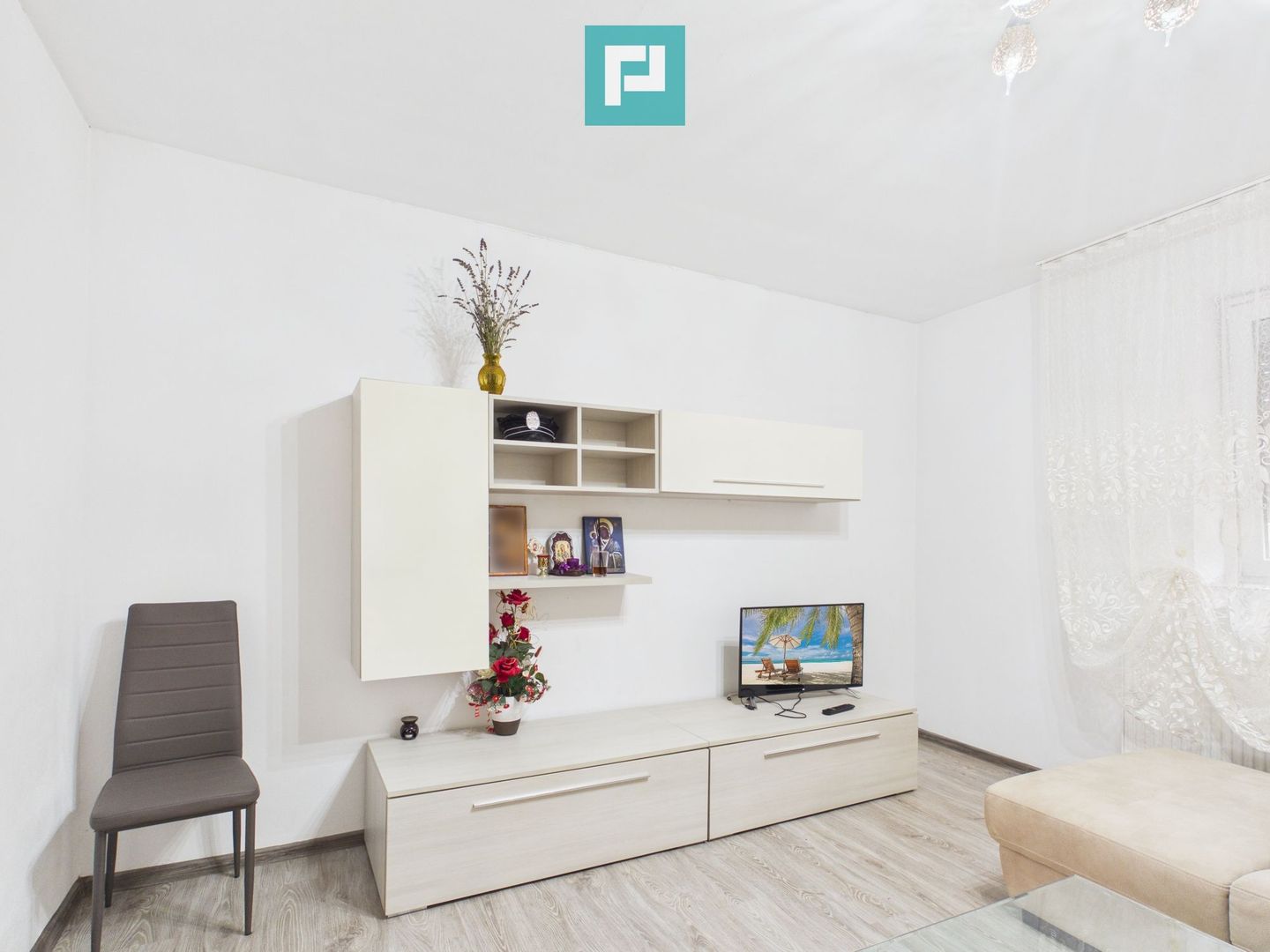 Casă solidă în Curtici cu teren de 1166 mp - Poză 4