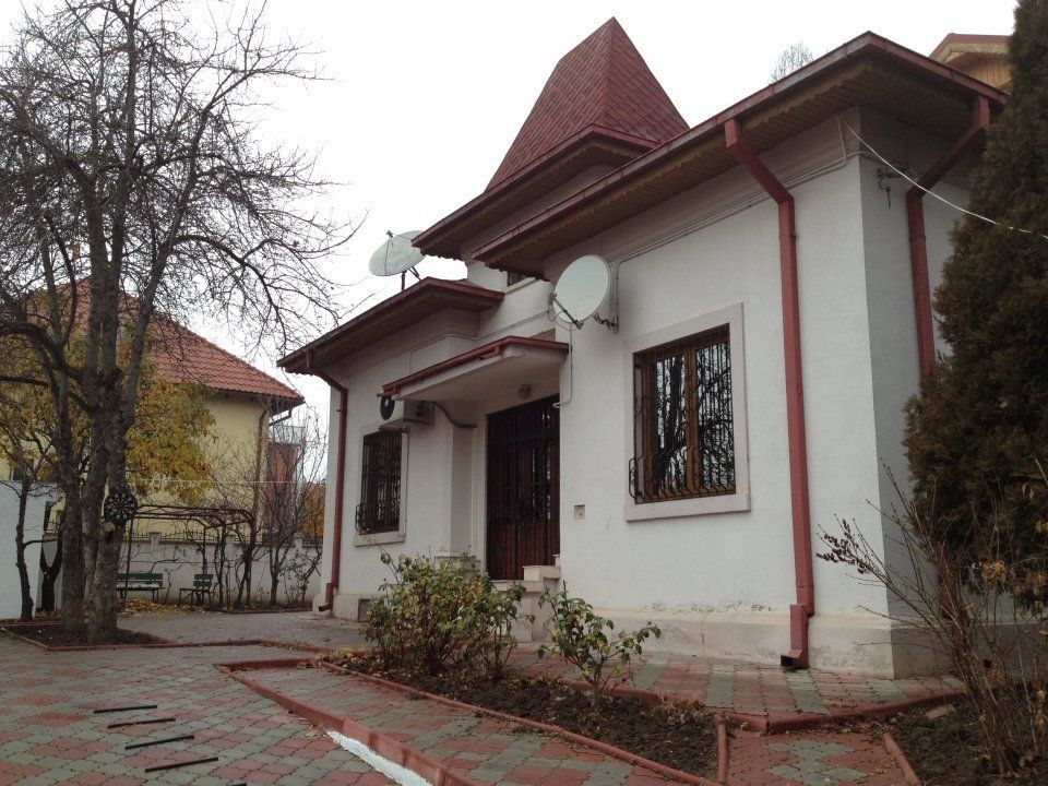 Aviatiei - inchiriere casa cu curte - Poză 2