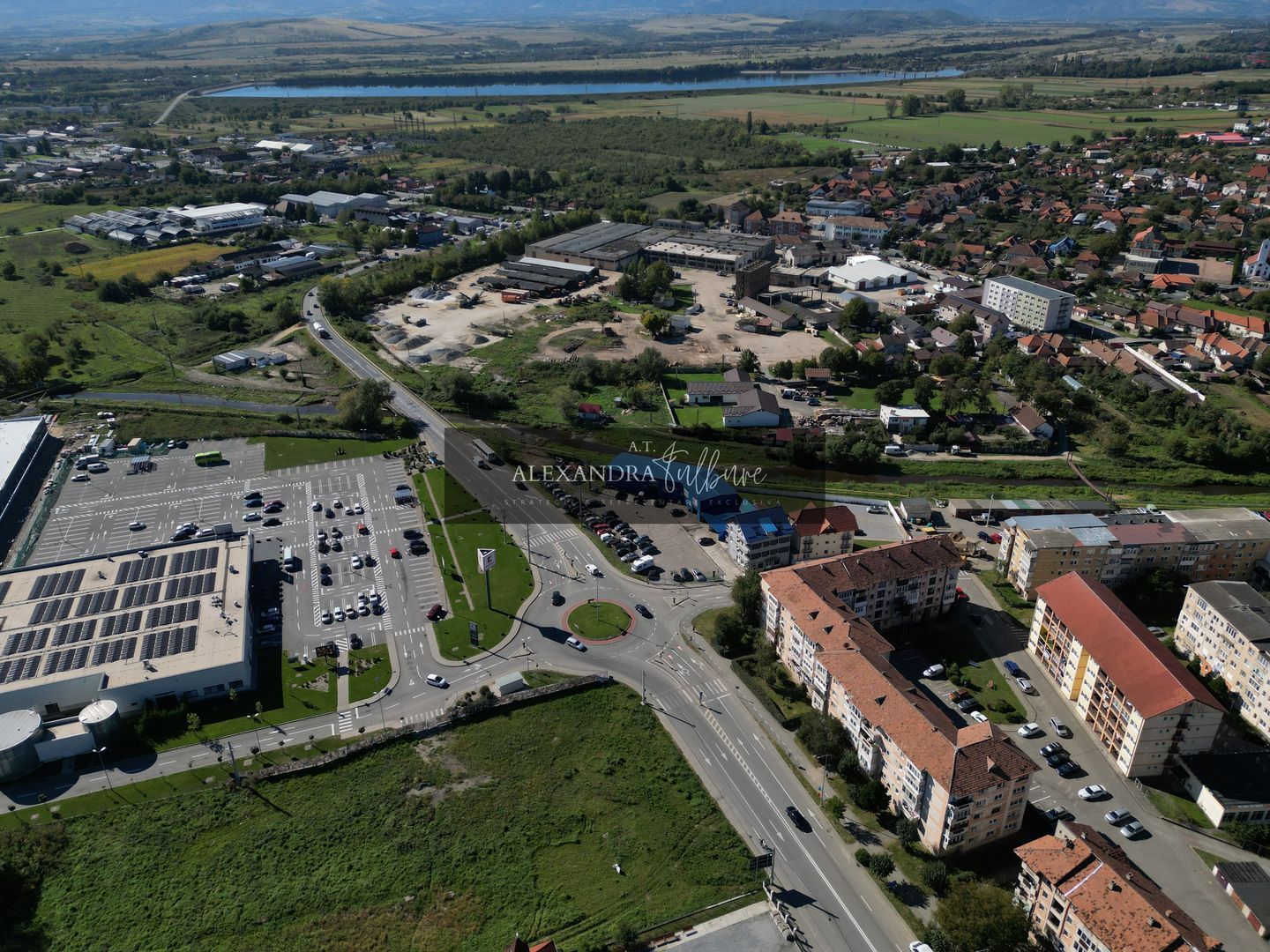 Oportunitate strategică de dezvoltare în Hațeg 3.079 mp - Poză 2