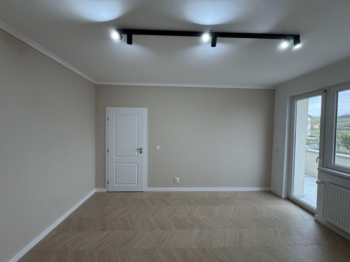 Apartament nr.17 cu 2 camere, boxa si parcare incluse in pret - Poză 1