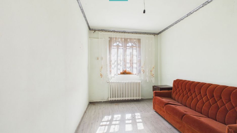 Casă cu 4 camere în Bujac - Poză 8