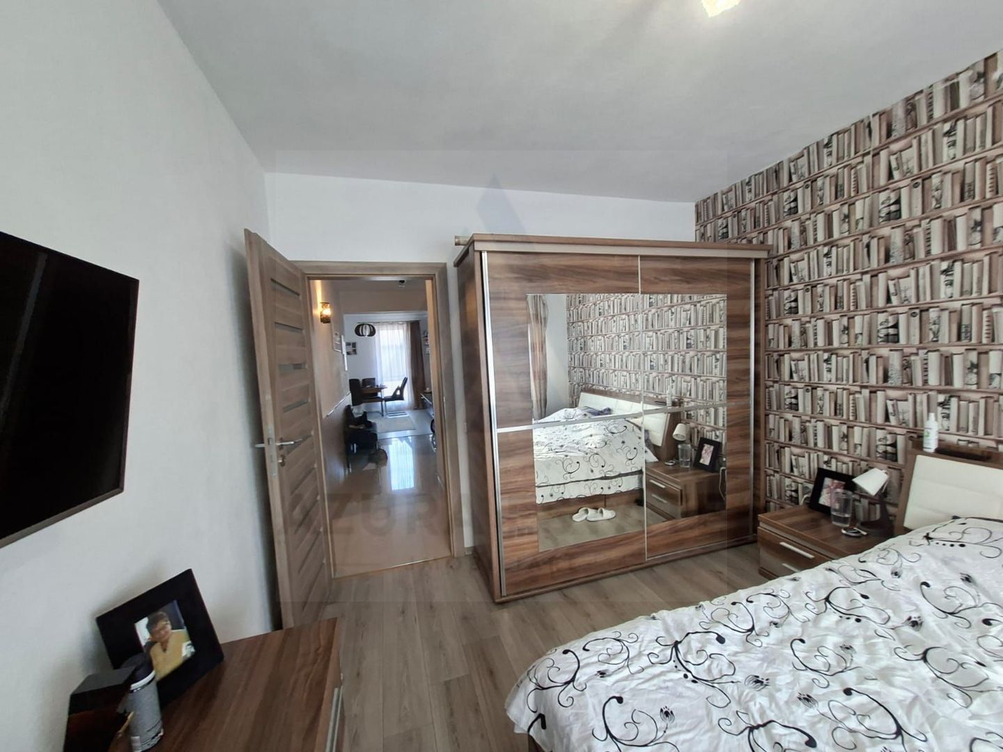 Apartament modern 3 camere 2 bai si 2 locuri de parcare in Selimbar - Poză 3