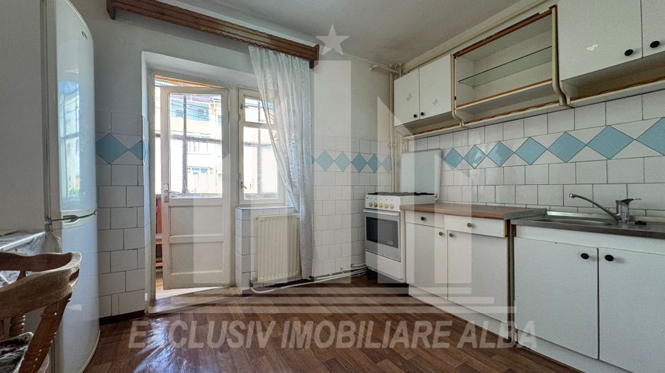 Apartament cu 3 camere decomandate de inchiriat, Cetate - Poză 3
