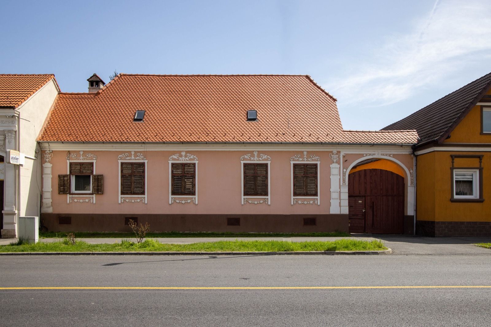 Casă Săsească Autentică cu Șură Impresionantă în Cristian – Teren 2729mp - Poză 4