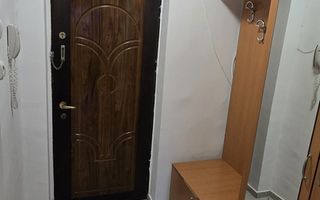 Garsonieră Piata Miniș, etaj 3, mobilată complet, bloc reabilitat - Poză 6