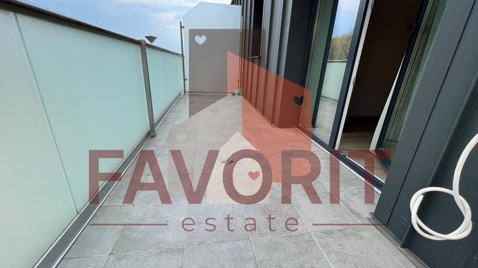 Mobilat si utilat. Vedere la padure. Parcare cu bariera - Poză 11