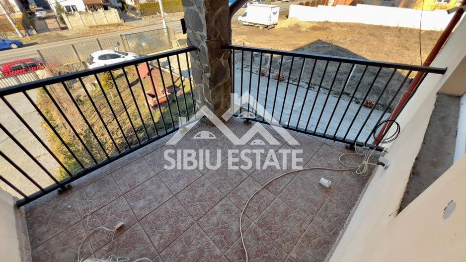 Casa duplex 100 mp utili, la intrare Sura Mare teren 1500 mp teren - Poză 13