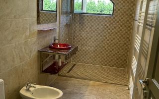 Casa moderna de 220mp, 100mp curte, 3 parcari,zona Feleacului - Poză 12