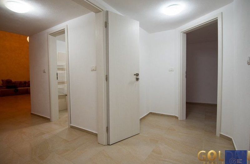 Apartament  B-dul Revolutiei, cladire perioada interbelica, comision 0% - Poză 11