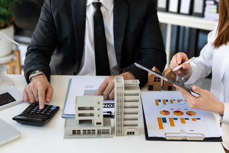 
    Servicii imobiliare de consiliere și suport personalizat