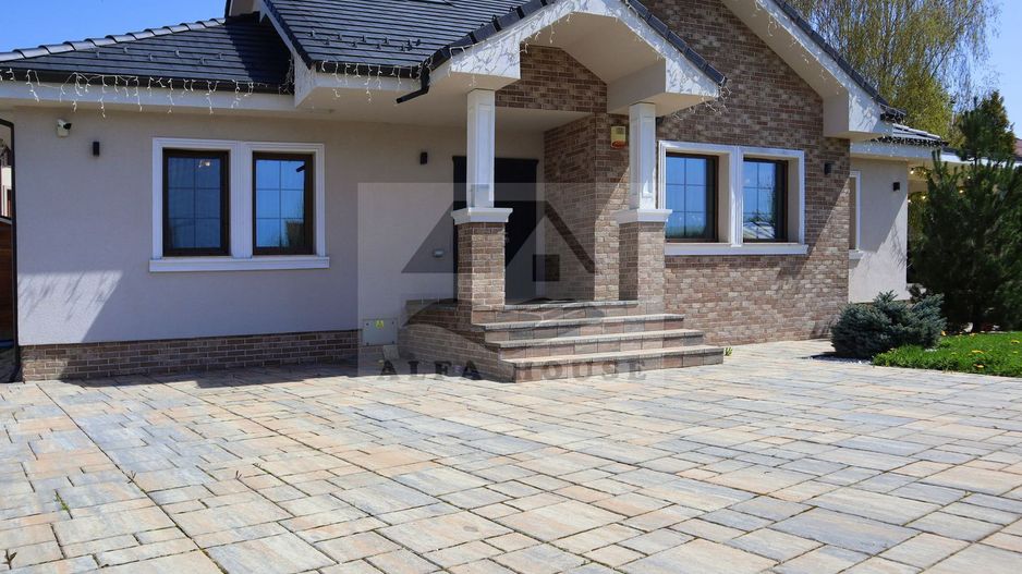 Casa deosebita cu 4 camere, 228 mp, Brașov - Cartierul Stupini - Poză 1