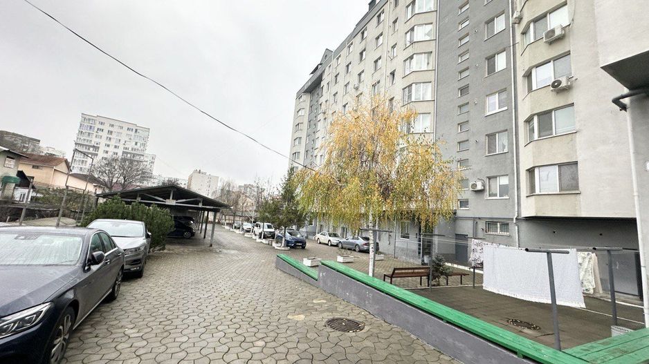Vând Apartament cu 4 camere100 м². Poșta Veche. - Poză 1