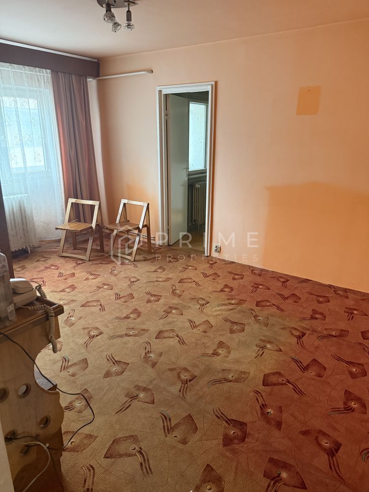 Apartament cu 2 camere, etaj 4/4, 7 Noiembrie - Poză 1