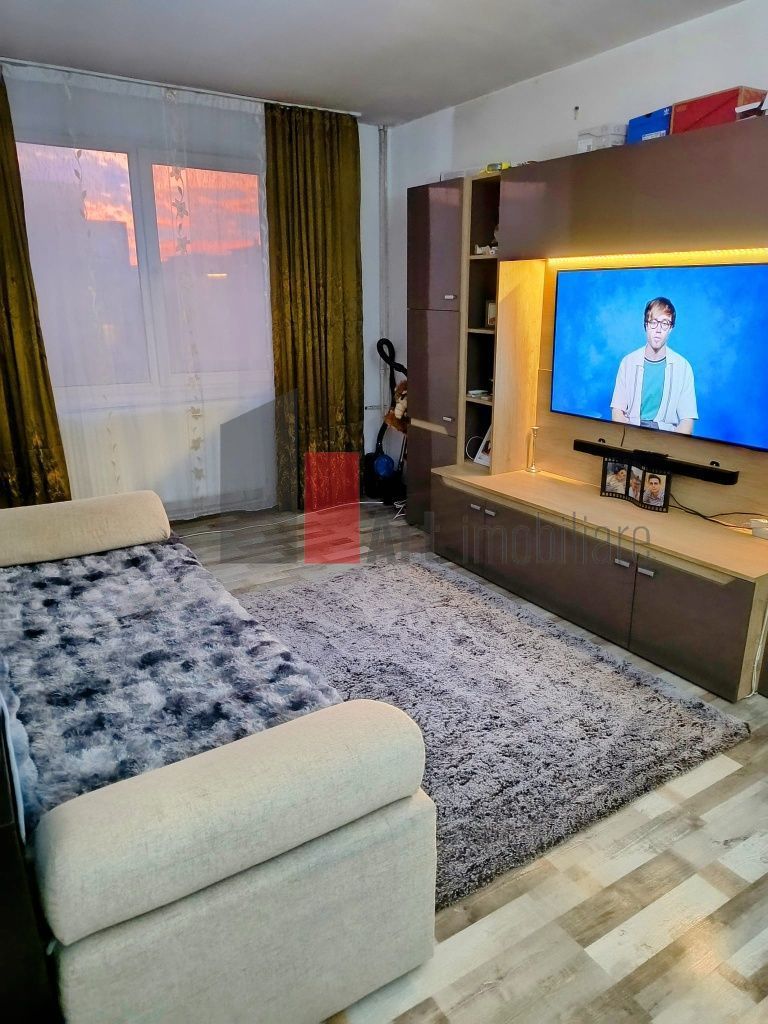 Vand apartament 3 camere finisat modern - Poză 1