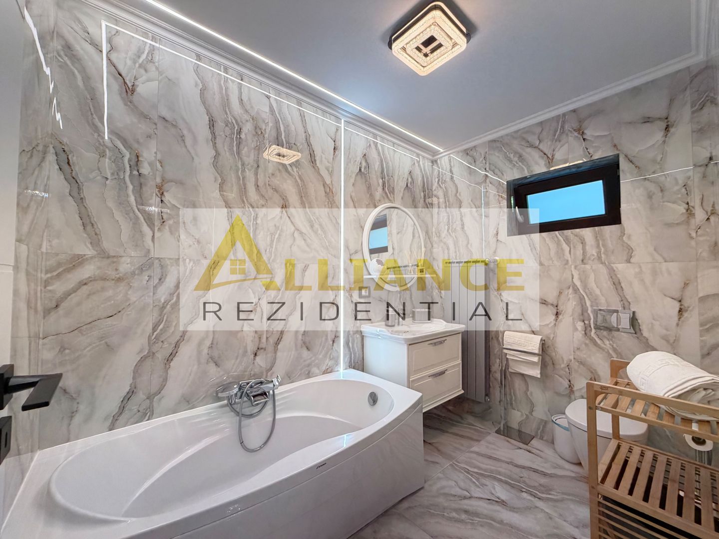 Casa P+1+M cu teren de 650 mp, piscina si curte complet amenajata - Poză 26