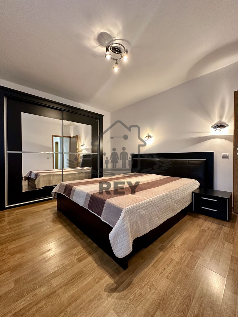 Apartament 4 camere cu garaj zona Strand- V.Aurie - Poză 1