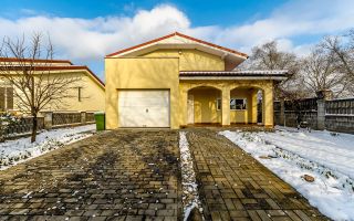 Casă situată pe strada Constituției, Aradul Nou - Poză 1