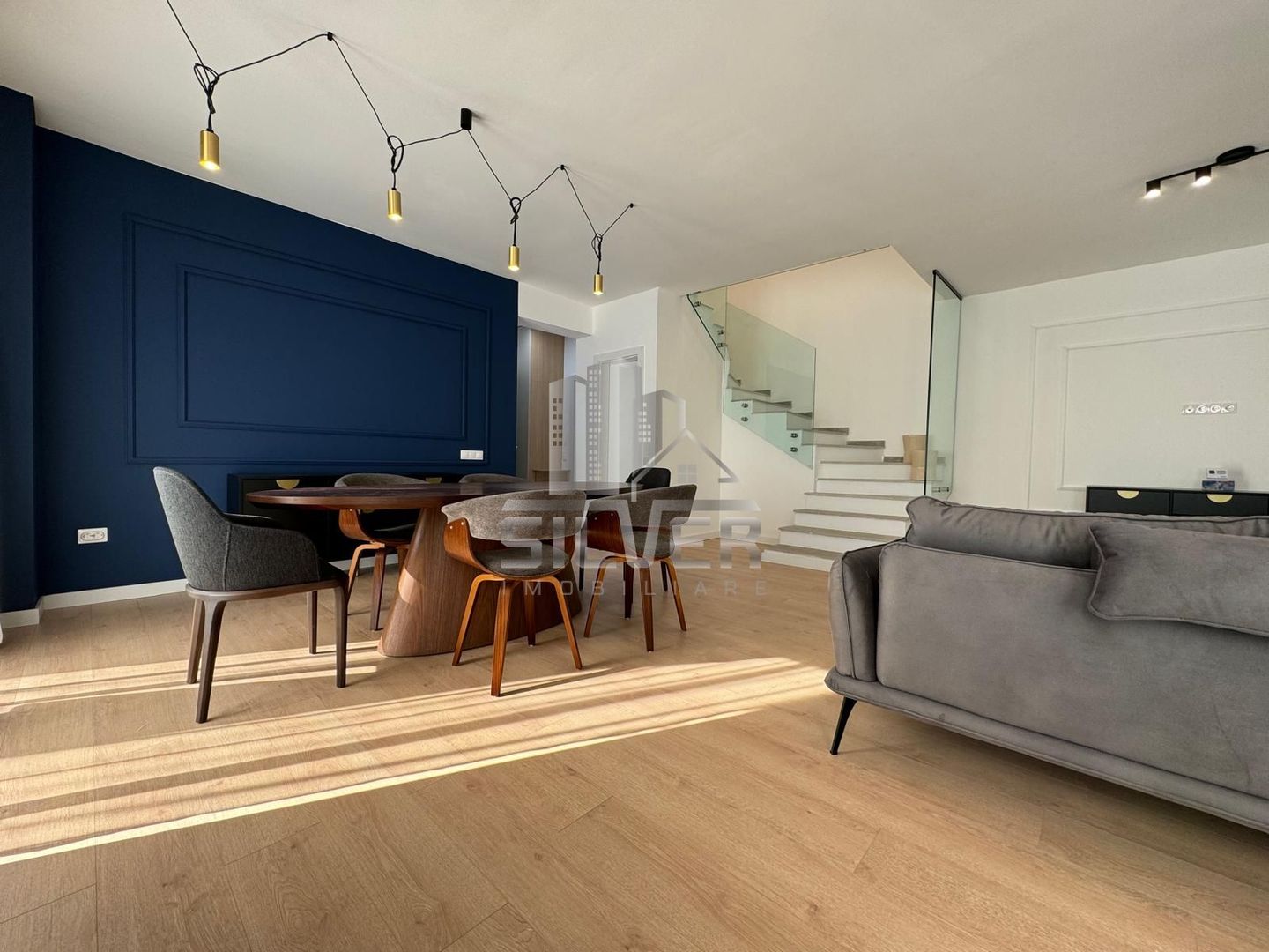 Casa tip duplex  la cheie. - Poză 2