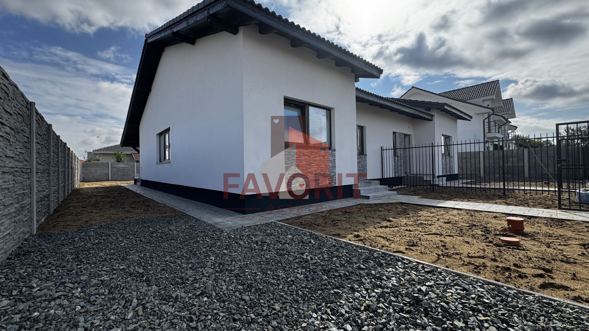 Duplex pe Parter | 2 bai | Teren generos | Toate utilitatile - Poză 2
