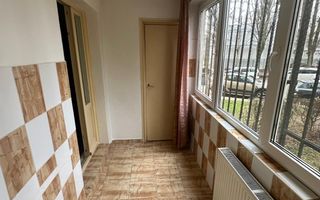 🏠 Ocazie! Apartament 2 camere cu balcon închis - Poză 4