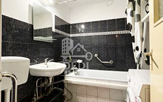 Apartament cu 3 camere de vanzare in zona Rogerius, Oradea - Poză 13