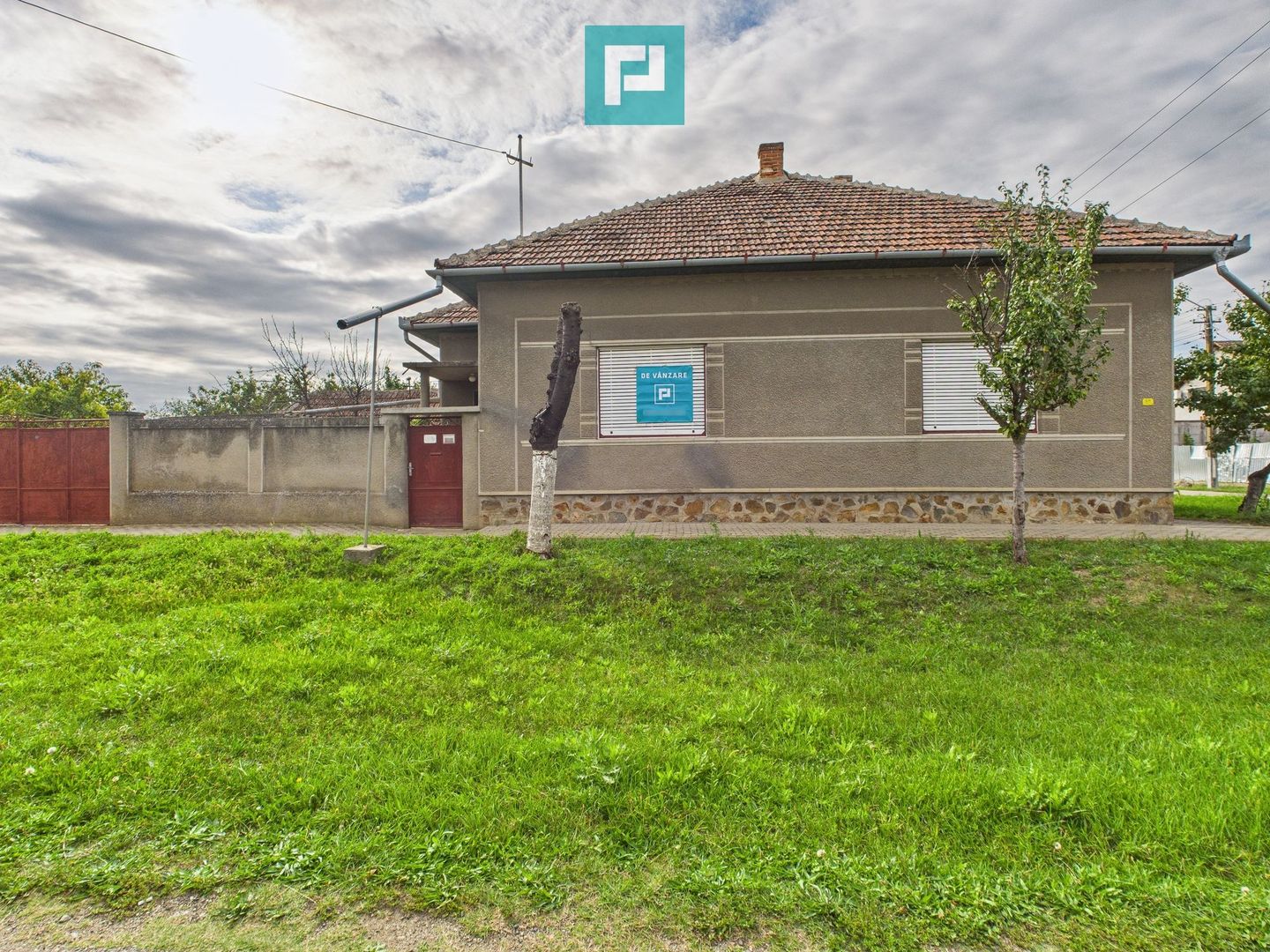 Casă cu teren generos, zonă centrală, Curtici - Poză 1