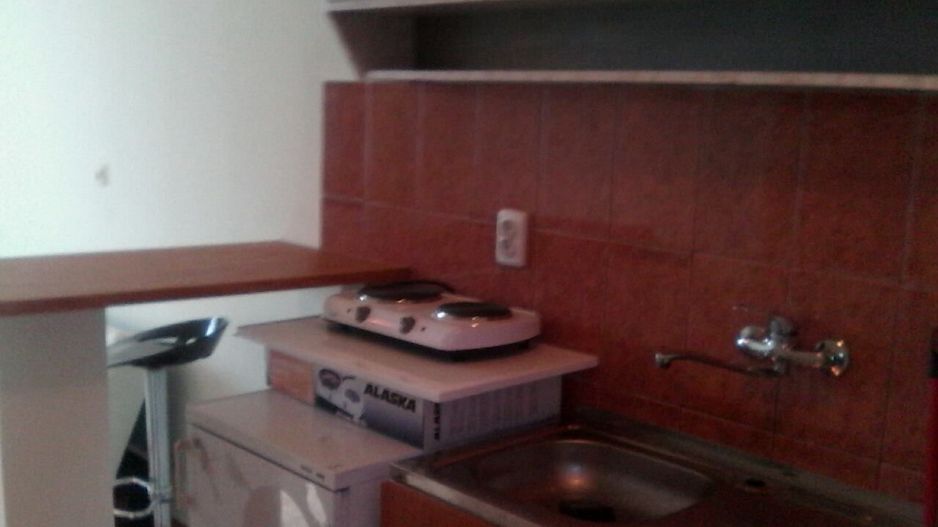 BRASADAS vinde garsoniera 21 mp etaj 4/4 zona Closca. - Poză 1