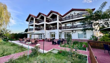 Hotel 20 camere Delta Dunarii 50 m deschidere teren 6000 mp acces auto