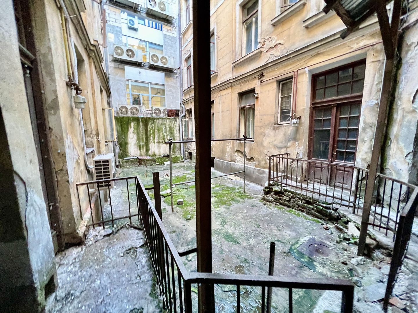 Imobil 2185 mp Centrul Istoric Piata Unirii 500 mp teren vitrina 19 m - Poză 3