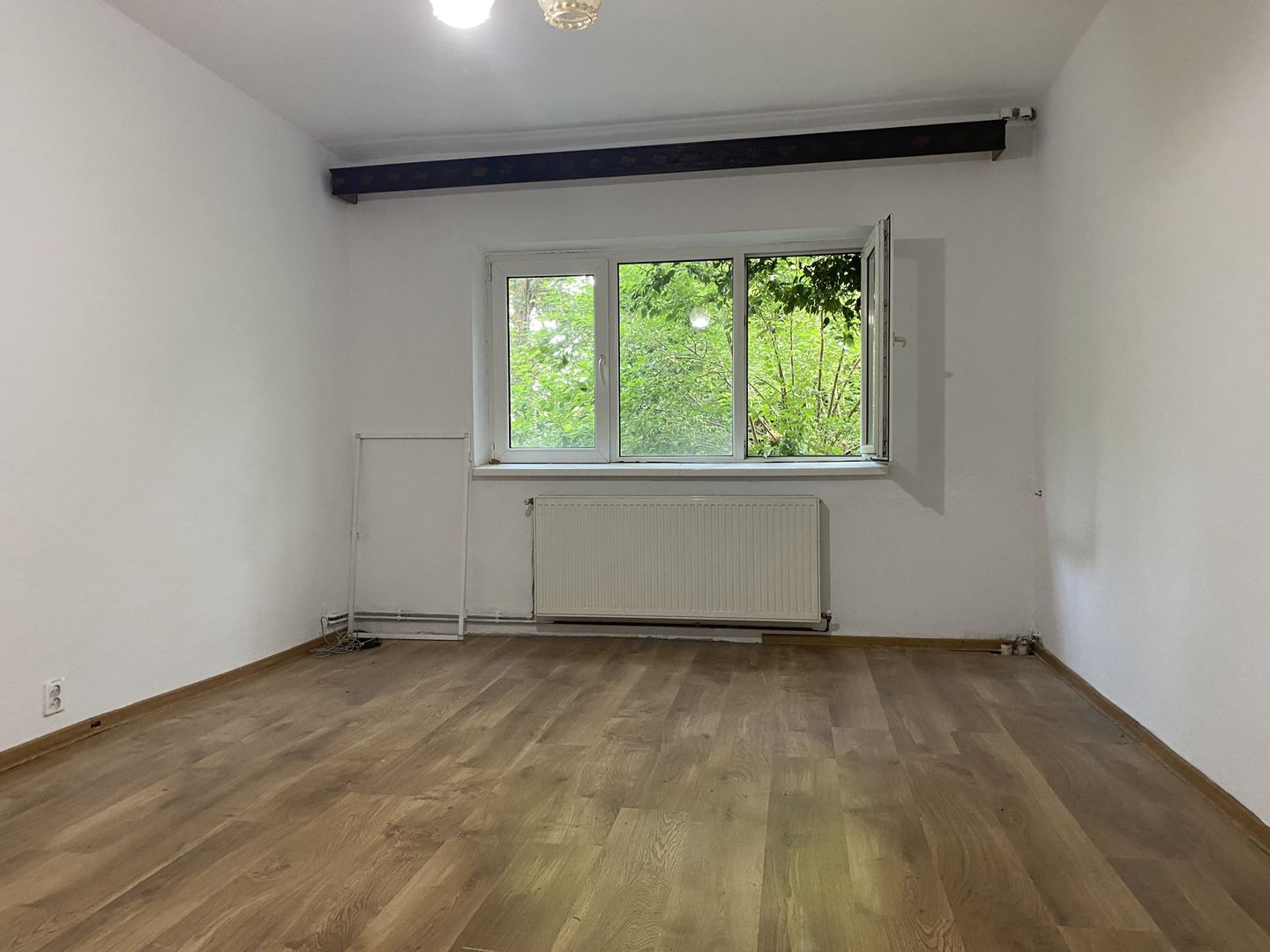 Micro 3, etajul 1! Vanzare apartament cu 3 camere, decomandat - Poză 1