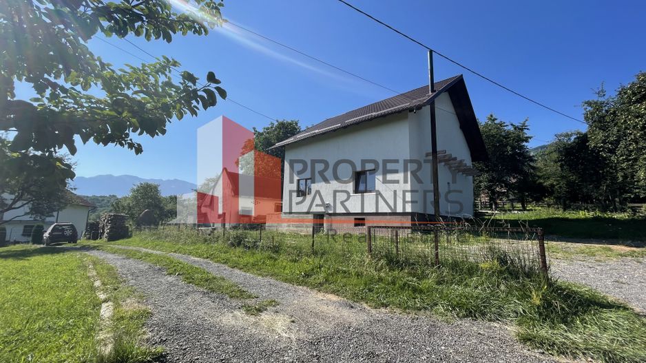 Casa Batraneasca Reconditionata Tohanita Bran 2300 mp Teren - Poză 1