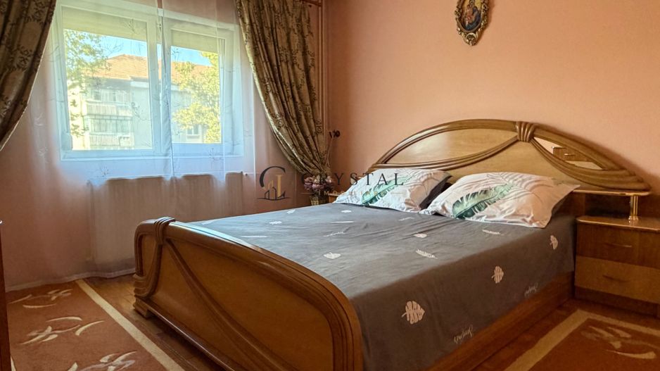 Închiriez apartament cu 3 camere Oradea - Poză 1