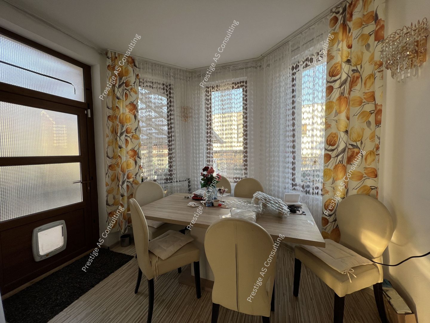 Vila 7 incaperi + 3 Anexe | 1800mp Teren | La Intrare in Dumbravita - Poză 11