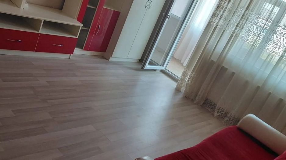 BRASADAS vinde ap 2 cam etaj 4/4 în Micro 16 - Poză 1