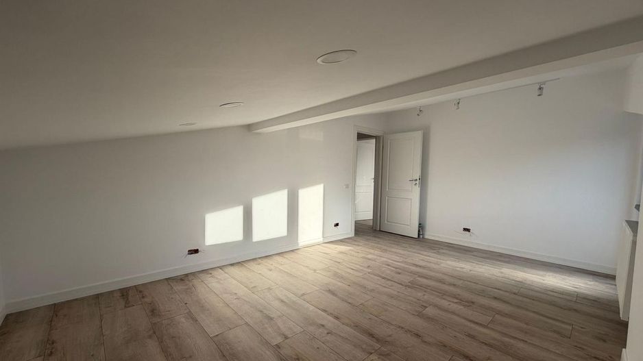 APARTAMENT MANSARDA BLOC NOU - Poză 2
