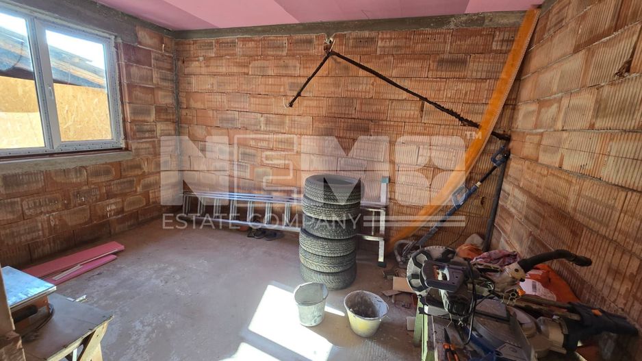 Casă la roșu la 165000 euro I Pe teren de 32 de ari I Măneuți - Poză 5