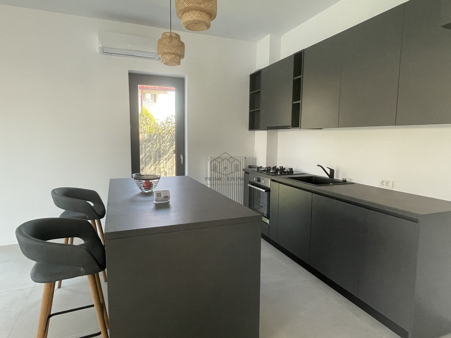 VILA NOUA SI MODERNA CU 5 CAMERE LA INCHIRIERE IN OTOPENI - Poză 11