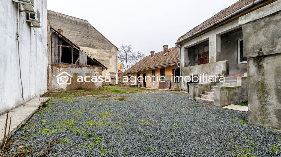 VANDUT! Casa din caramida - teren 612 mp - Centru Arad - COMISION 0% - Poză 2