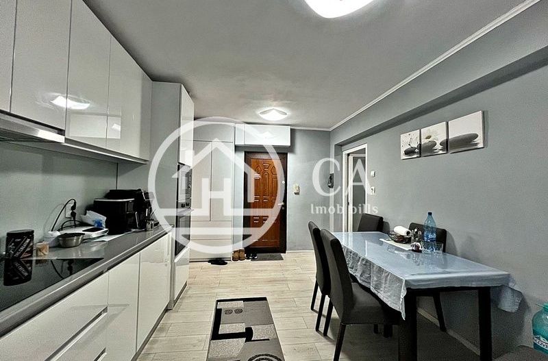 Apartament de vânzare cu 3 camere în zona Rogerius, Oradea - Poză 3