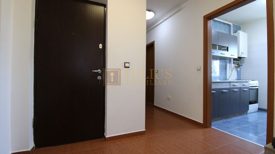 Aradului; decomandat, bucatarie inchisa. Parcare privata inclusa. - Poză 11