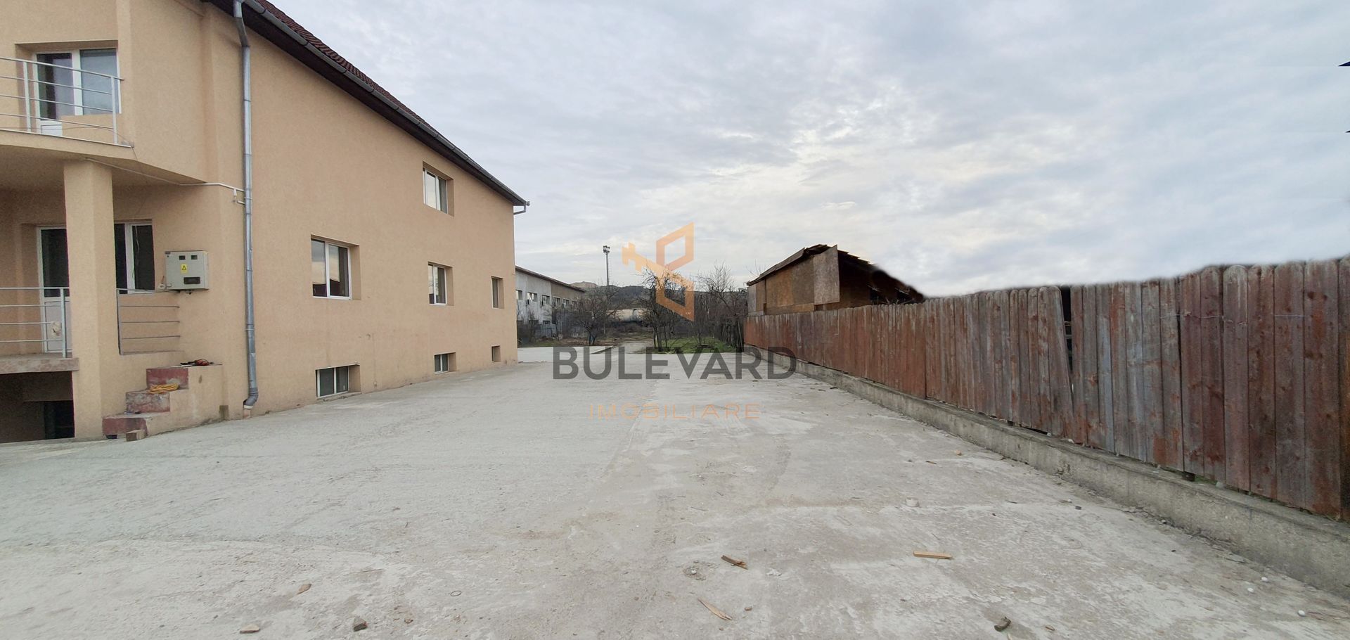 Casa individuala de 224 mp + curte de 500mp, zona Traian Vuia! - Poză 1