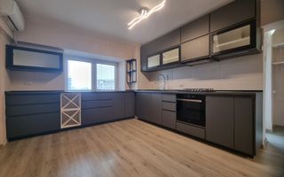 VANZARE- 6 CAMERE-PENTHOUSE -UNIRII -et 8-9 - Poză 1