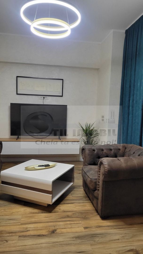 2 cam SD Royal Town, 56 mp, 2 balcoane, parcare, mobilat ,169.000 € - Poză 3