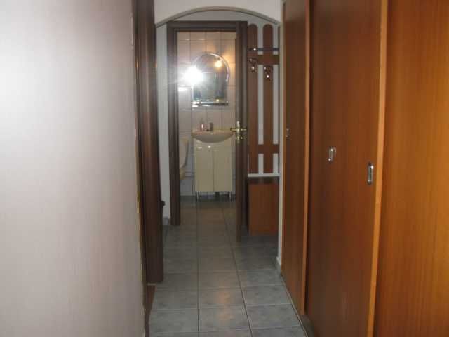 De vanzare apartament de 2 camere langa metrou 1 Decembrie, pret negociabil - Poză 4